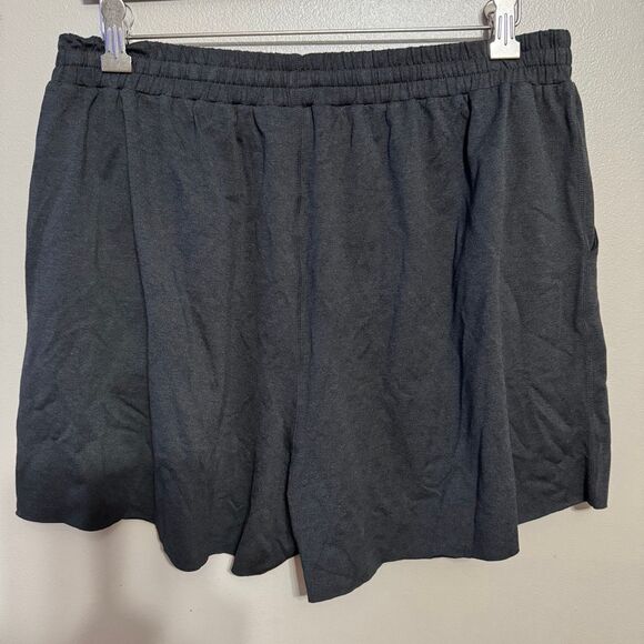 Vuori villa women’s short dark gray/black size XL - Picture 2 of 4